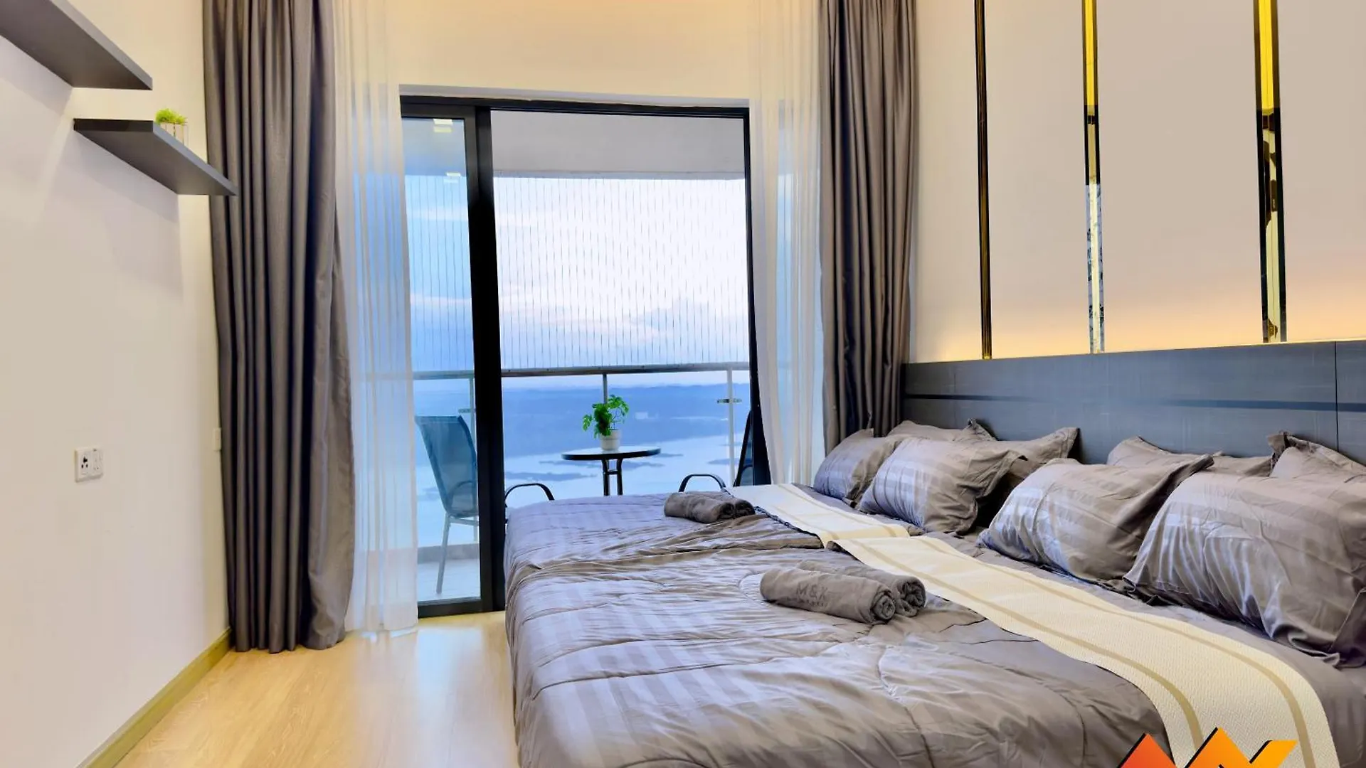 Full Sea View Country Garden Danga Bay 11-13Pax Apartment Johor Bahru
