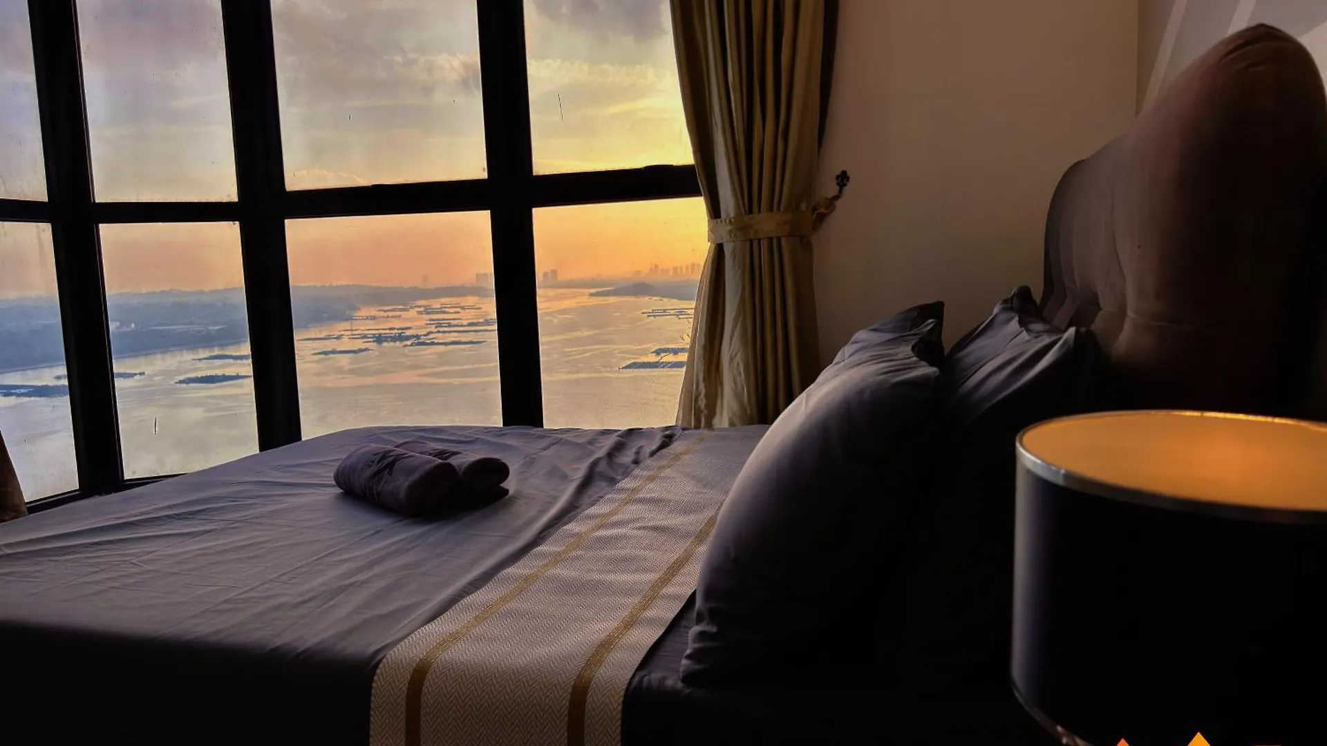Full Sea View Country Garden Danga Bay 11-13Pax Apartment Johor Bahru